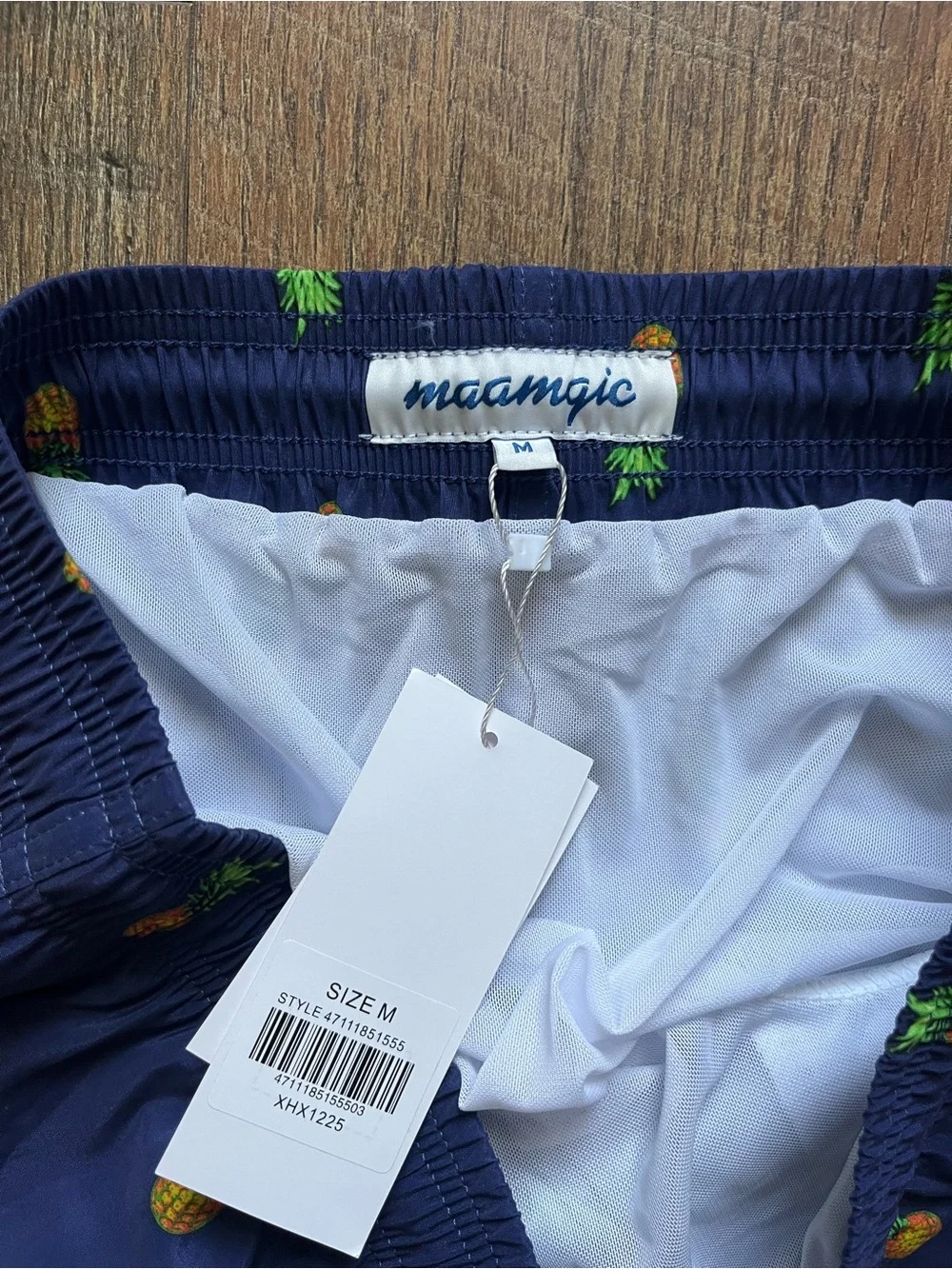 Maamgic NWT pineapple swim trunks men’s size medium